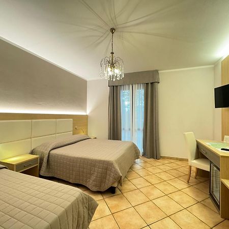 Hotel Romantic Cavaion Veronese Exterior photo