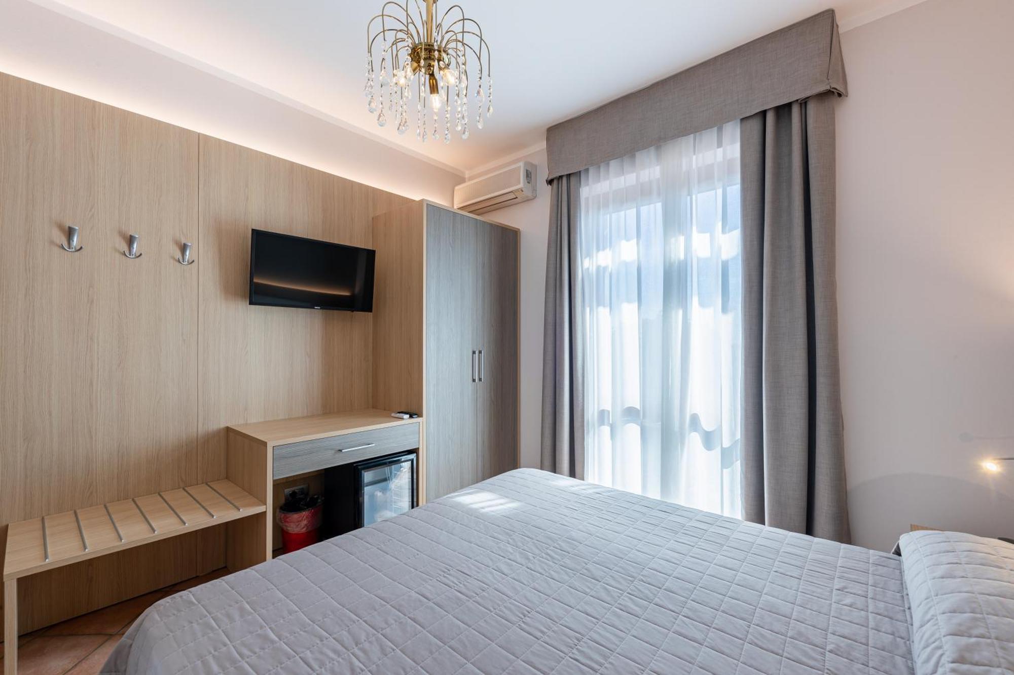 Hotel Romantic Cavaion Veronese Exterior photo